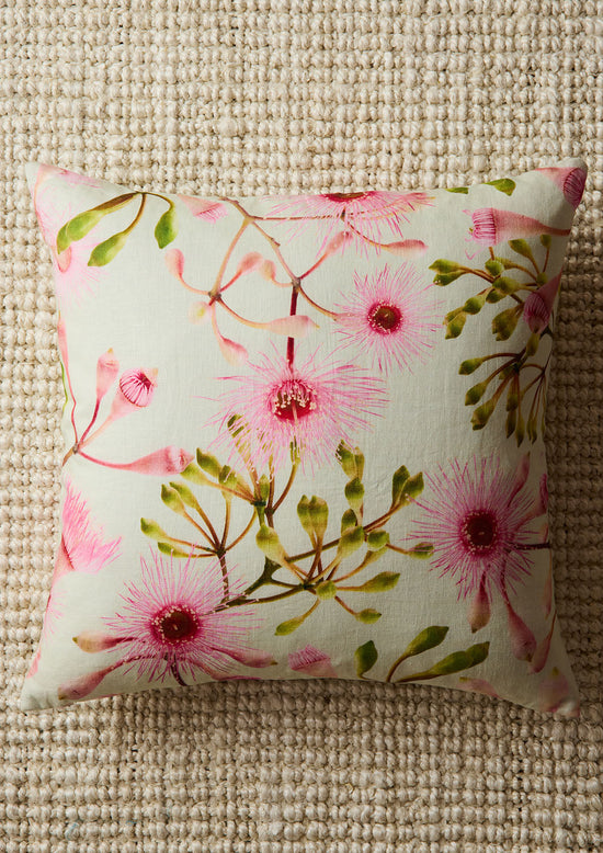 Cushions and throws